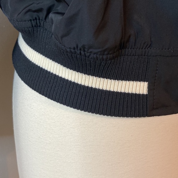 NWOT Forever 21 Black, White & Floral Zip Up Jacket Size Small - Picture 4 of 12